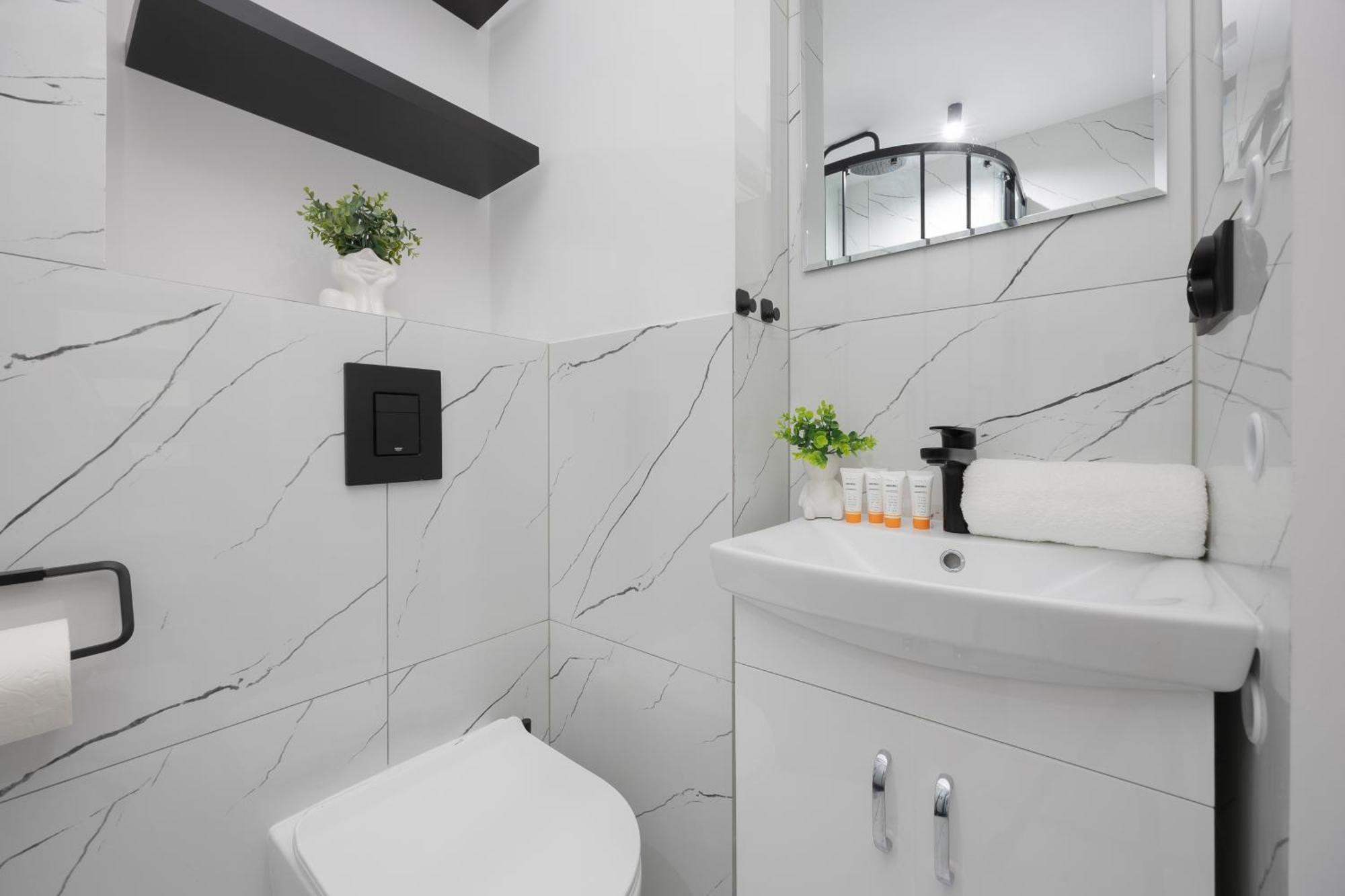 Bright Wola Ideal For Remote Work By Renters Leilighet